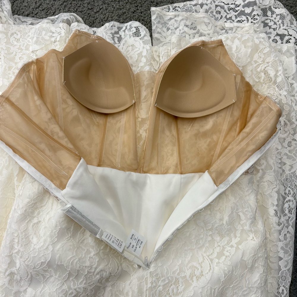 Allure Wedding Dress– Style R3704 - Picture 8 of 9
